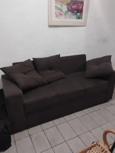 Sofá com almofadas