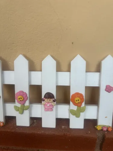 Mini cerca em madeira decorativa ( 8 metros de cerquinha. 8 peças de 01 metro)