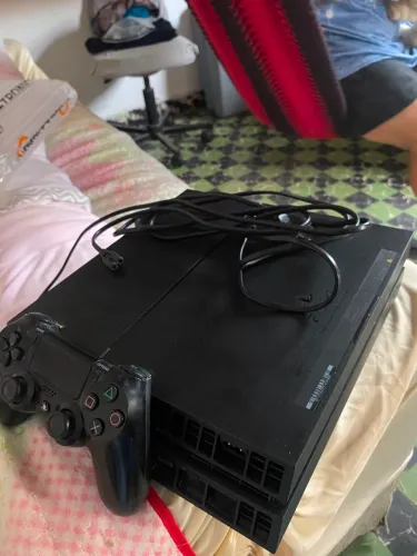? PlayStation 4 à venda - Excelente estado!