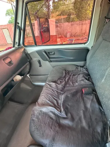 CAMINHÃO POLIGUINDASTE COM 21 CAÇAMBASCAÇAMBAS/CONTAINERS PARA ENTULHO