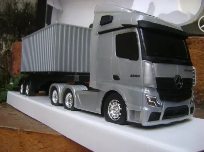 Miniatura Caminhão Mercedes Benz Actros 2653 prata 6x2 com carreta 2 eixos Porta Container