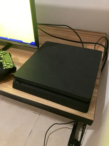 Ps4 slim 1TB