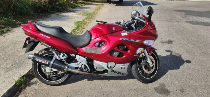 GSX 750 F 2008 Vermelha