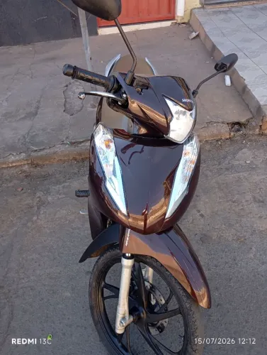 Vende-se biz cor marrom 17 mil km. Super nova interessado falar * 15 mil reais