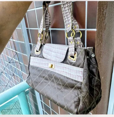 Bolsa de ombro de couro R$ 30,00