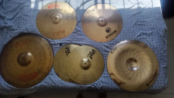 Set de pratos de bateria