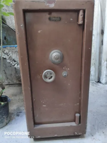 Cofre concretado usado
