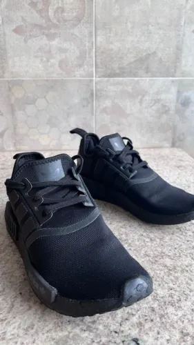 Original Adidas NMD R1 All Black - Tamanho 41BR 