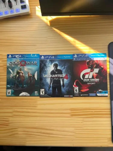 Kit Jogos Exclusivos PS4 - God of War + Uncharted 4 + Gran Turismo