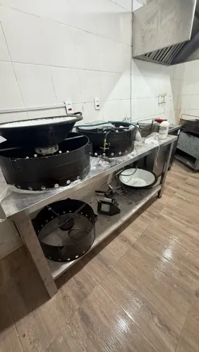 BANCADA INOX COM PRATELEIRA - med. 1,70x60x90