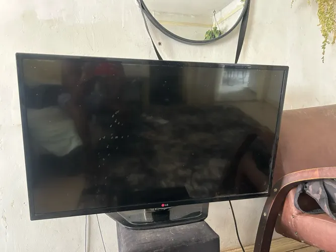 TV LG 42? Smart TV - Modelo 42LN5700 - Para conserto