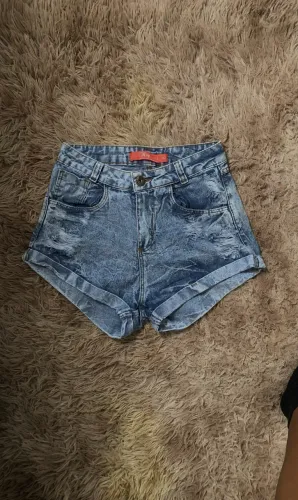 Roupas de brechó no precinho