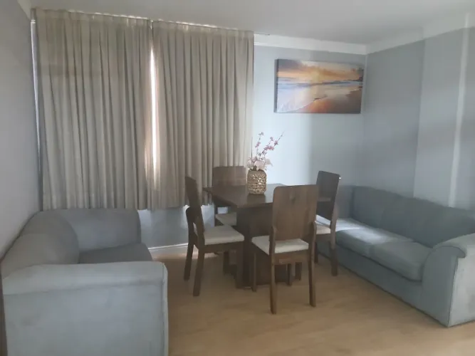 Vende-se apartamento reformado e mobiliado em Camboinha. Recebe veículo no pagamento.