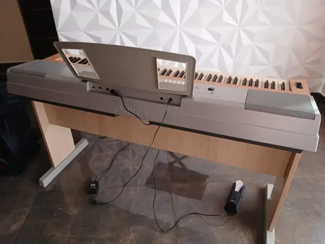 PIANO DIGITAL YAMAHA PROTABLE GRAND DGX-620