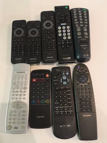 Lote 9 Controles Remotos Antigos Para Peças ou Conserto (Sony, Philips, Toshiba gradiente