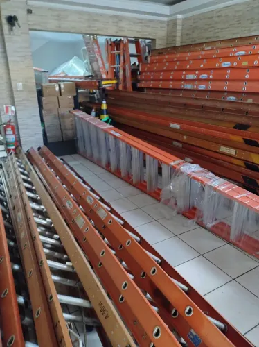 Escada Profissional de Fibra 23 Degraus Usada