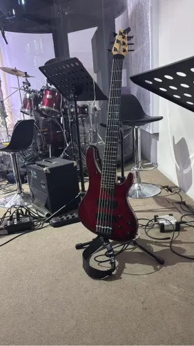 Baixo Washburn Xb-600