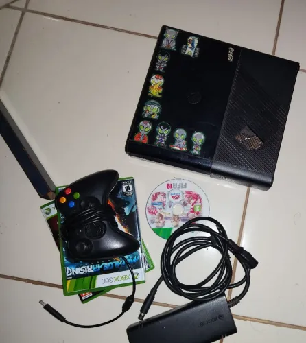Troco Xbox 360 Super Slim + 410 reais por um Xbox one