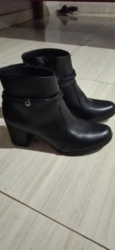 Bota cano curto com salto