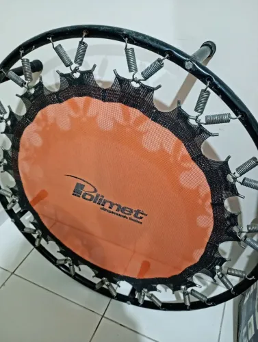 Mini trampolim semi novo bom para treinos intensos