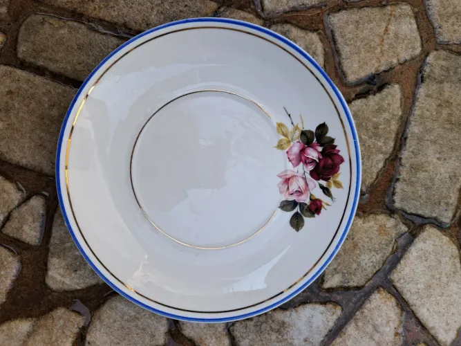 Antigo Pires De Chá Em Porcelana Floral - Vintage Anos 50/60 (Avulso)