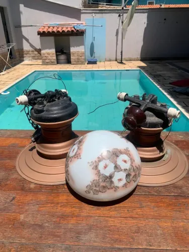 Par de Luminárias Antigas Estilo Rio Antigo (1 com Cúpula Pintada à Mão)
