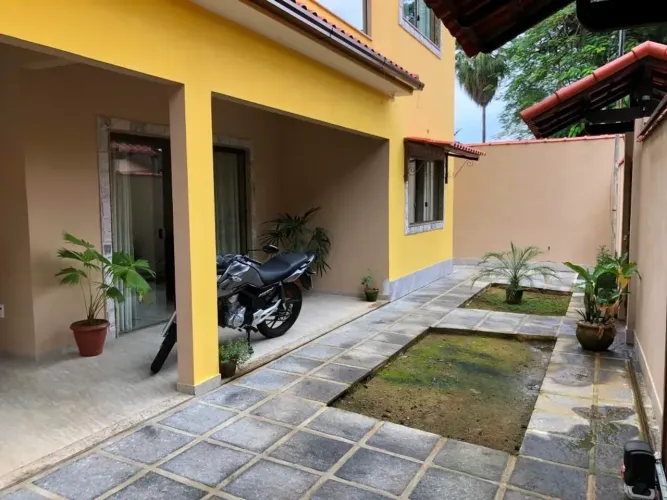 CASA DUPLEX 3 QTS (SUÍTE/CLOSET), PISCINA E ÁREA GOURMET