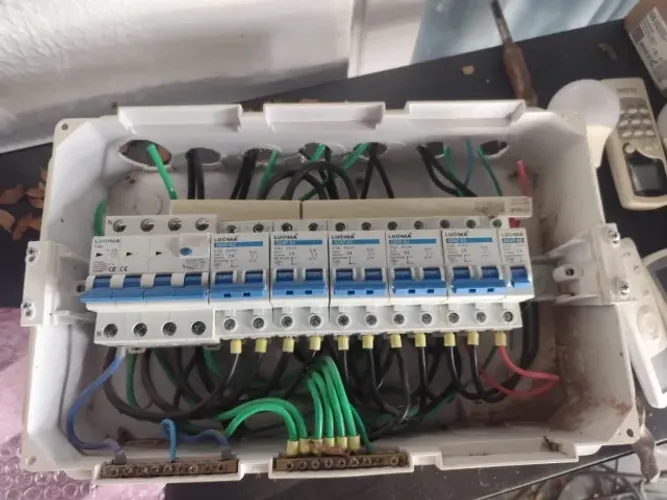 Quadro de Distribuição Residencial Montado (Disjuntores Lukma)