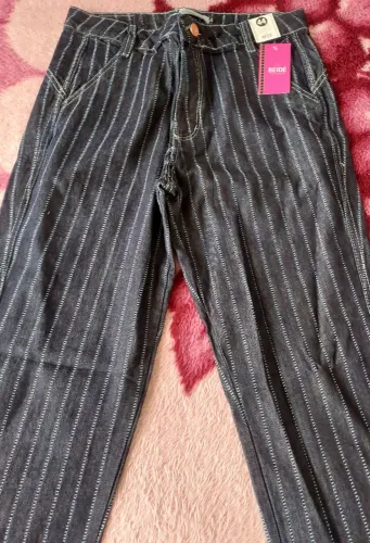 Calça com listras 