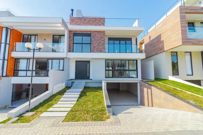 Casa Nova e Moderna em Condomínio com 4 quartos para Locação, 418 m² - Campo Comprido - Cu