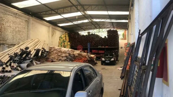 Galpão locado, para venda no Cambuci.