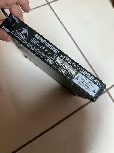 Mesa de som Beringher