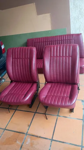 Vendo jogo de bancos de Fusca trilho largo recém reformados FAVOR LEIA A DESCRIÇÃO 