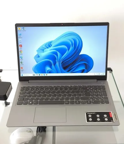 Notebook Lenovo IdeaPad 3 | i3-1115G4 | 8GB RAM | 256GB SSD | UHD | Tela 15.6"