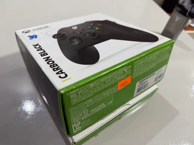 Controles Xbox - Carbon Black ou Robot White