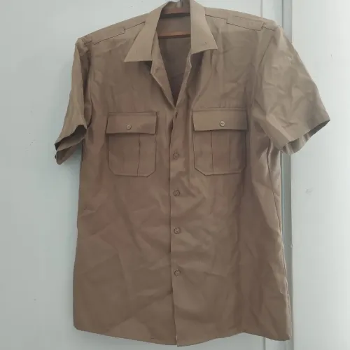 Camisa social militar antigo delta bege + camiseta bege gola v