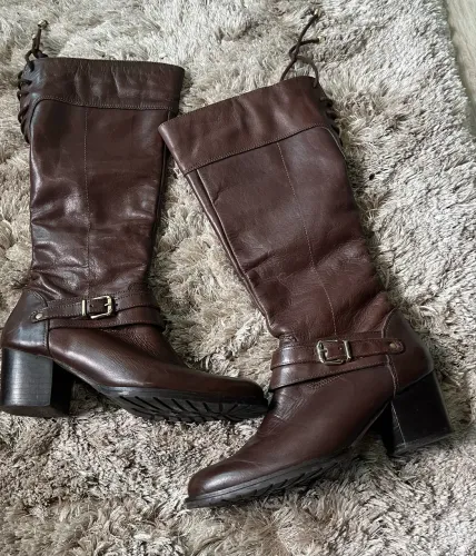 Bota Arara Brasil Couro Legítimo Marrom Cano Médio Salto Bloco Nº 35 - Excelente Estado