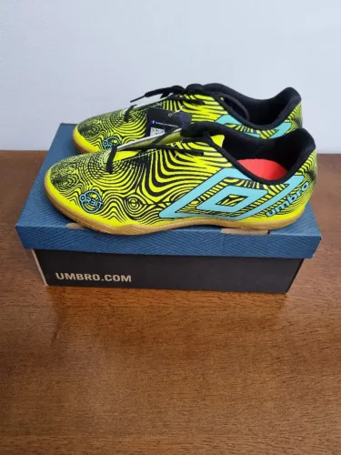 Chuteira Futsal Umbro Orbit - Número 39 - Nova