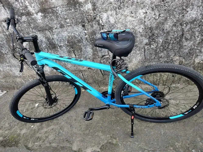 Vendo bike aro 29 , 4 meses de uso mais só que mal usei pq andava de carro