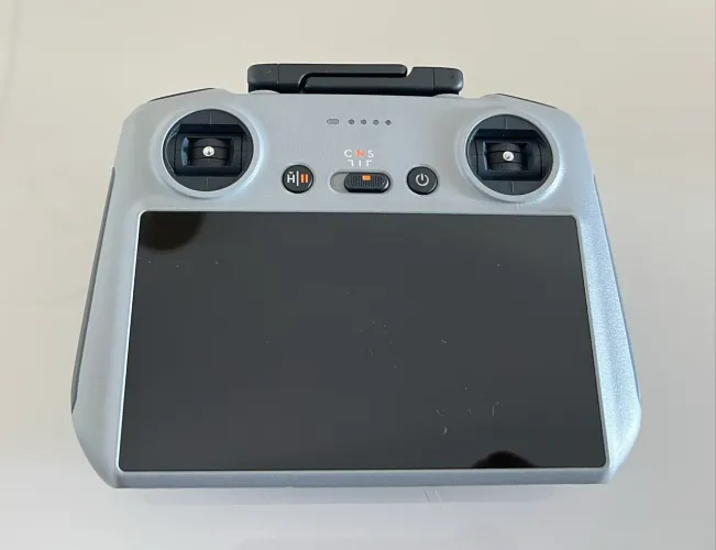 Controle DJI RC 2 somente ativado.