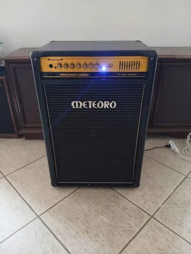 Amplificador para Baixo Meteoro Combo Precision 200W