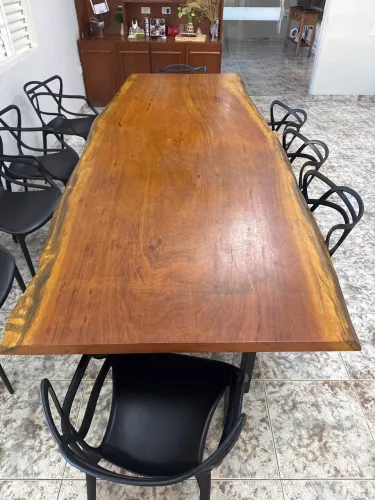 Mesa madeira com 10 cadeiras