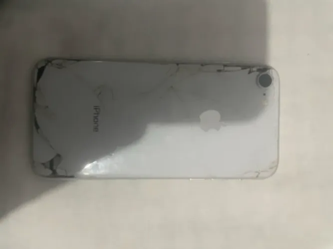 IPHONE 8