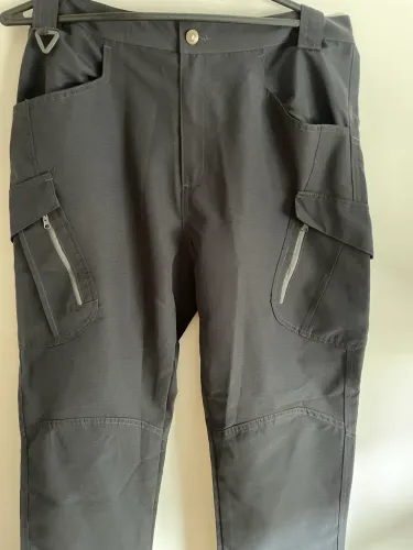 Calça tática em tecido 100% poliéster