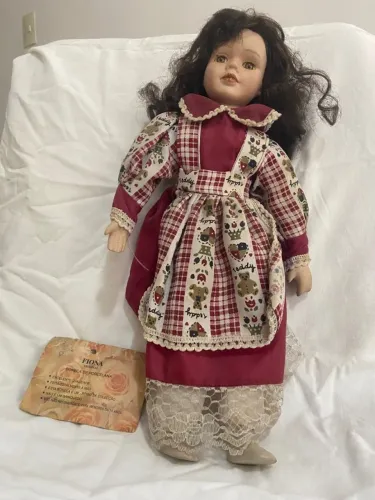 Boneca de Porcelana 40 cm importado de Portugal (item de colecionador).