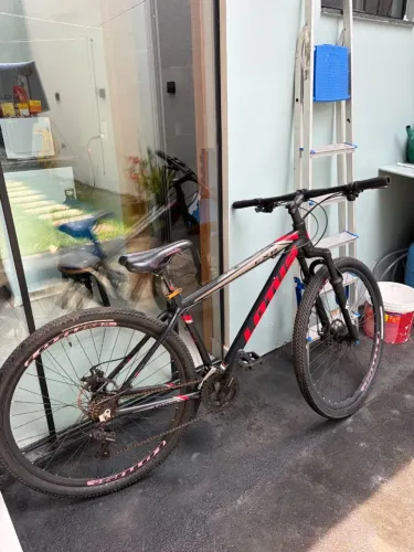 Bicicleta Lotus Aro 29 CXR Preto/Vermelho