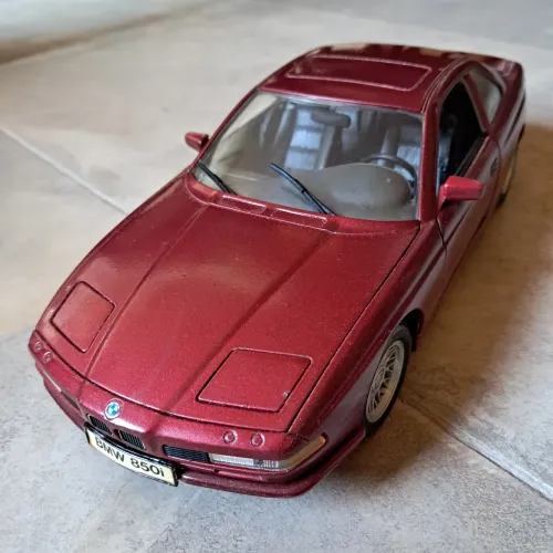 Miniatura BMW 850i Maisto 1:18 - excelente estado
