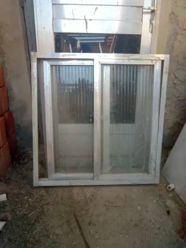 Janela alumínio 80x80