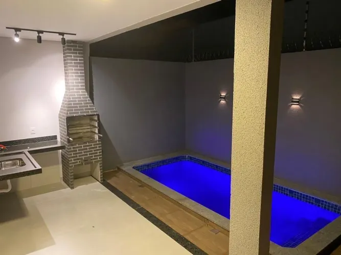 Alugo casa geminada com piscina na 208 sul