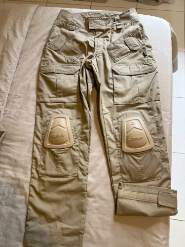 Calça Forhonor com joelheira. Nunca usada. Em excelente estado.
